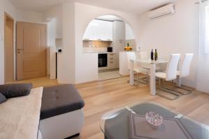 Dapur atau dapur kecil di L&R Apartmani