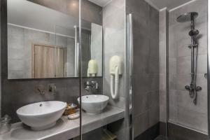 Ванная комната в Portiani Hotel