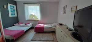 Łóżko lub łóżka w pokoju w obiekcie Słoneczny Dom pokoje i apartament na wynajem