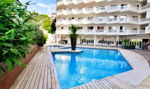 Bazén v ubytování Hotel Bernat II 4*Sup nebo v jeho okolí