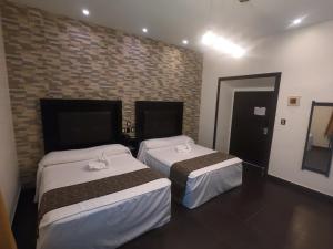 Postel nebo postele na pokoji v ubytování Hotel San Diego