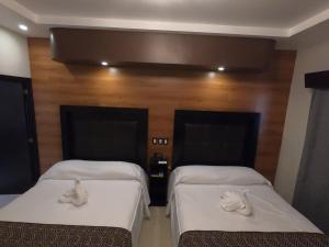 Postel nebo postele na pokoji v ubytování Hotel San Diego
