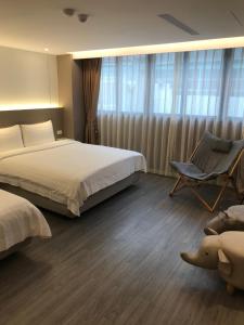 Postel nebo postele na pokoji v ubytování Golden Garden Hotel