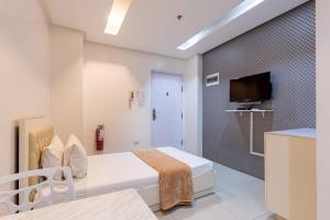 Postel nebo postele na pokoji v ubytování Baymont Suites & Residences
