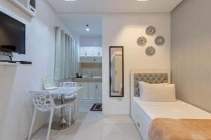 Postel nebo postele na pokoji v ubytování Baymont Suites & Residences