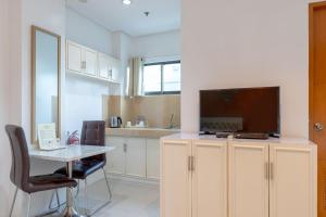 Kuchyň nebo kuchyňský kout v ubytování Baymont Suites & Residences