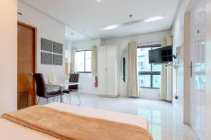 TV a/nebo společenská místnost v ubytování Baymont Suites & Residences