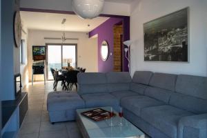 Posezení v ubytování Villa Ruby Yiasemina