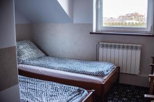 Ένα ή περισσότερα κρεβάτια σε δωμάτιο στο Stacja Jura
