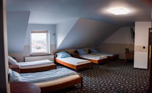 מיטה או מיטות בחדר ב-Stacja Jura