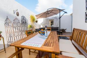 Galería fotográfica de Charming town house just 500m from the marina and its well known typical market en Olhão