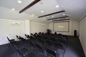 Konferenční prostory v ubytování Боброва-Хата + 37 fotografií