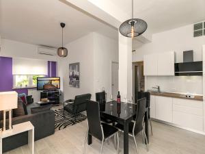 Kuchyň nebo kuchyňský kout v ubytování Apartments Aida