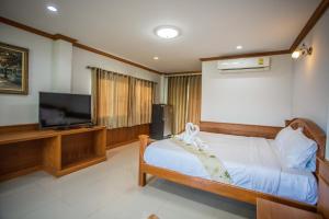 Un pat sau paturi într-o cameră la Siya House Hotel