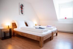 Postel nebo postele na pokoji v ubytování Ferienwohnungen Windischeschenbach by HausGruenerBaum