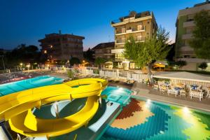 Bazén v ubytování Hotel Caravel B&B nebo v jeho okolí