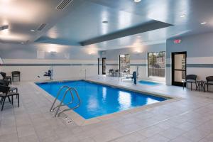 a large swimming pool in a building at Comfort Suites Kennewick at Southridge in Kennewick