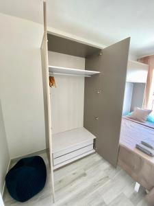 Postel nebo postele na pokoji v ubytování Amazing 2 bedroom Apartment with big sun terrace Sitges centre beach