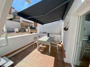 Balkón nebo terasa v ubytování Amazing 2 bedroom Apartment with big sun terrace Sitges centre beach