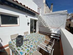 Balkón nebo terasa v ubytování Amazing 2 bedroom Apartment with big sun terrace Sitges centre beach