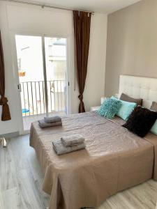 Postel nebo postele na pokoji v ubytování Amazing 2 bedroom Apartment with big sun terrace Sitges centre beach
