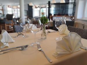 Reštaurácia alebo iné gastronomické zariadenie v ubytovaní Hotel Za Vodou