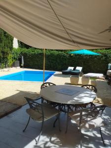 Swimmingpoolen hos eller tæt på Casa Francesca Altea piscina y aparcamiento privado
