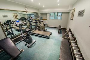 City Lodge Hotel Pinelands tesisinde fitness merkezi ve/veya fitness olanakları