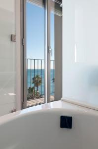 Gallery image of Kronos on the Beach Attic Suite in Barcelona
