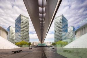 ルクセンブルクにあるAu P'tit Max - Studios hotelの高層建築の街並み