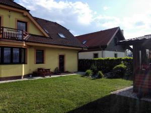 A garden outside Apartmán Slnečnica