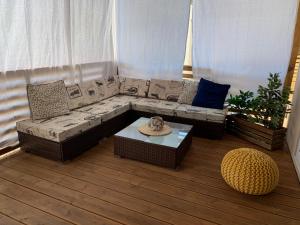 Posezení v ubytování LunaSky Biograd Mobile Home