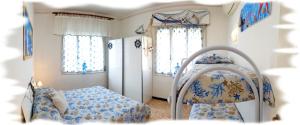 a bedroom with two beds and two windows at Casa Vacanza Marina, in pieno centro a pochi passi dal mare e con aria condizionata! in Diano Marina