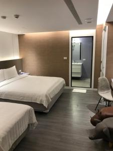 Postel nebo postele na pokoji v ubytování Golden Garden Hotel