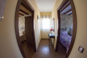 Łóżko lub łóżka w pokoju w obiekcie Casas Rurales El Caminante