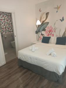 Łóżko lub łóżka w pokoju w obiekcie Rin Rooms