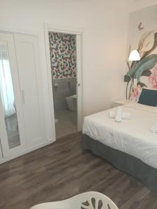 Łóżko lub łóżka w pokoju w obiekcie Rin Rooms