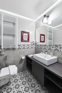A bathroom at Old Athens style 1bdr with Acropolis view rooftop!