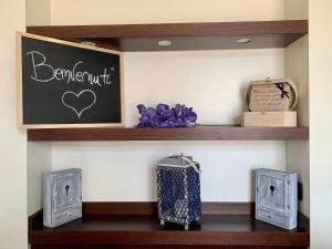 a room with a shelf with a chalkboard at Mini-Appartamenti, Camere Lanterna Blu in Mombello Monferrato