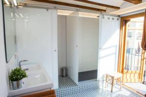 a bathroom with a tub and a shower with a sink at Finca Reloj in Valencia