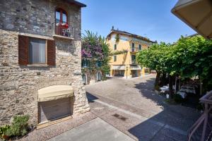 Το κτήριο όπου στεγάζεται  το διαμέρισμα