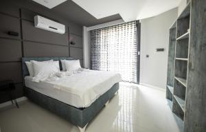 Кровать или кровати в номере Yaraşır Family Suite