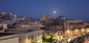 Nespecifikovaný výhled na destinaci Sciacca nebo výhled na město při pohledu z bed and breakfast + 18 fotografií