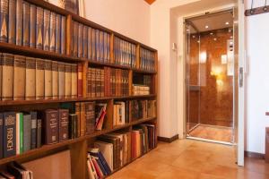 The library in Az apartmant