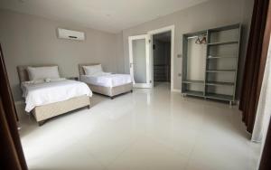 Кровать или кровати в номере Yaraşır Family Suite