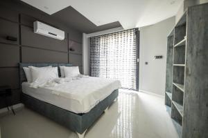 Кровать или кровати в номере Yaraşır Family Suite