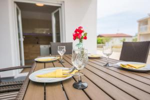 Afbeelding uit fotogalerij van ZILIP Apartments in Vir +36 foto's