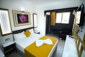 Postel nebo postele na pokoji v ubytování Exporoyal Hotel