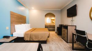 Postel nebo postele na pokoji v ubytování Executive inn Bacliff