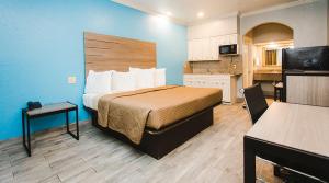 Postel nebo postele na pokoji v ubytování Executive inn Bacliff